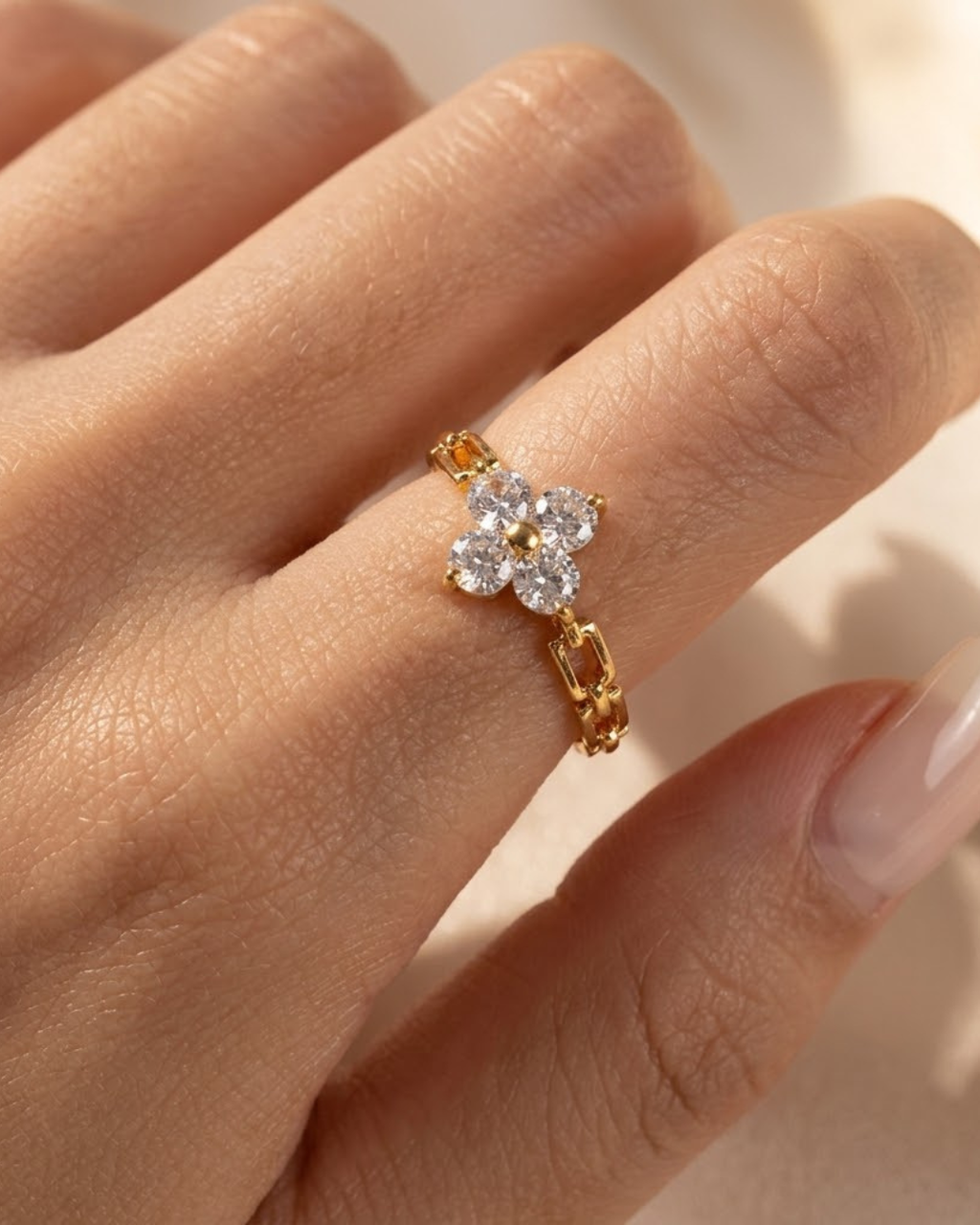 Floral Gold Ring – 18K | Elegant & Waterproof