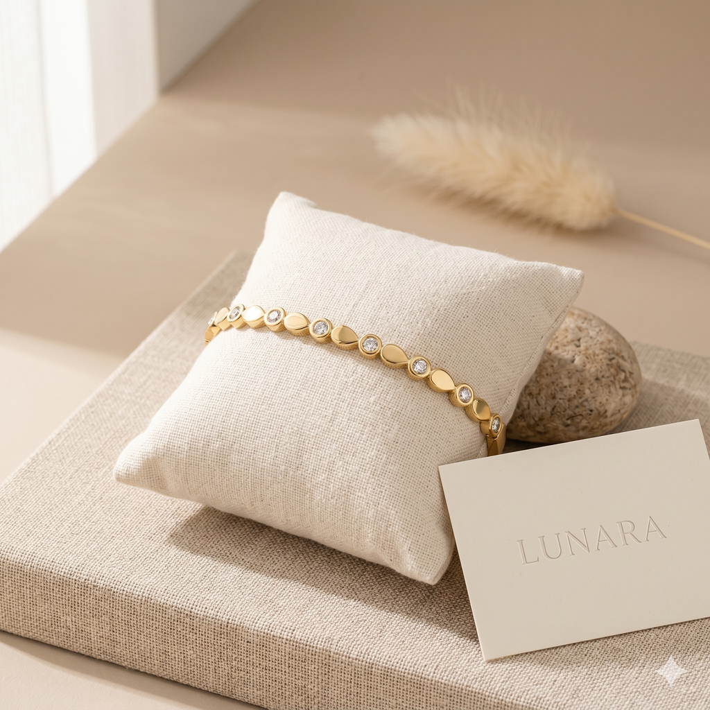 Gold Crystal Bangle – 18K Armreif | Elegant, Waterproof & Minimal
